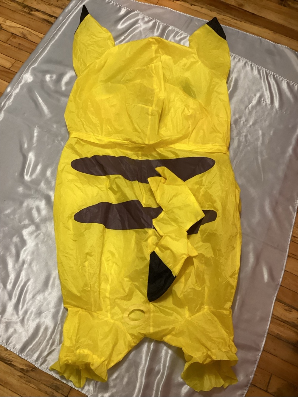 Adult Pokémon Pikachu Inflatable Costume - Picture 10 of 13